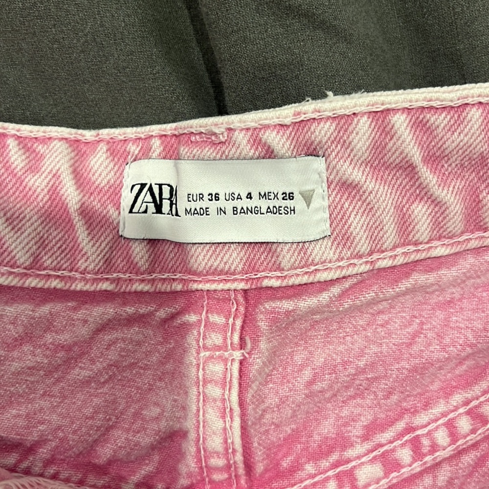 Pink jean Shorts - Picture 3 of 3